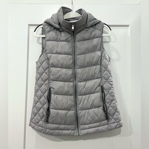 Bass Down Quilted Puffer Vest Small - silver gray w/ detachable hood